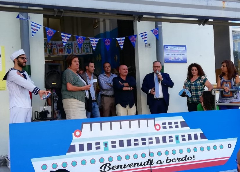 Mariglianella Festa dell’Accoglienza alla storica Scuola Elementare con docenti, alunni e genitori ed il saluto del Sindaco Felice Di Maiolo.