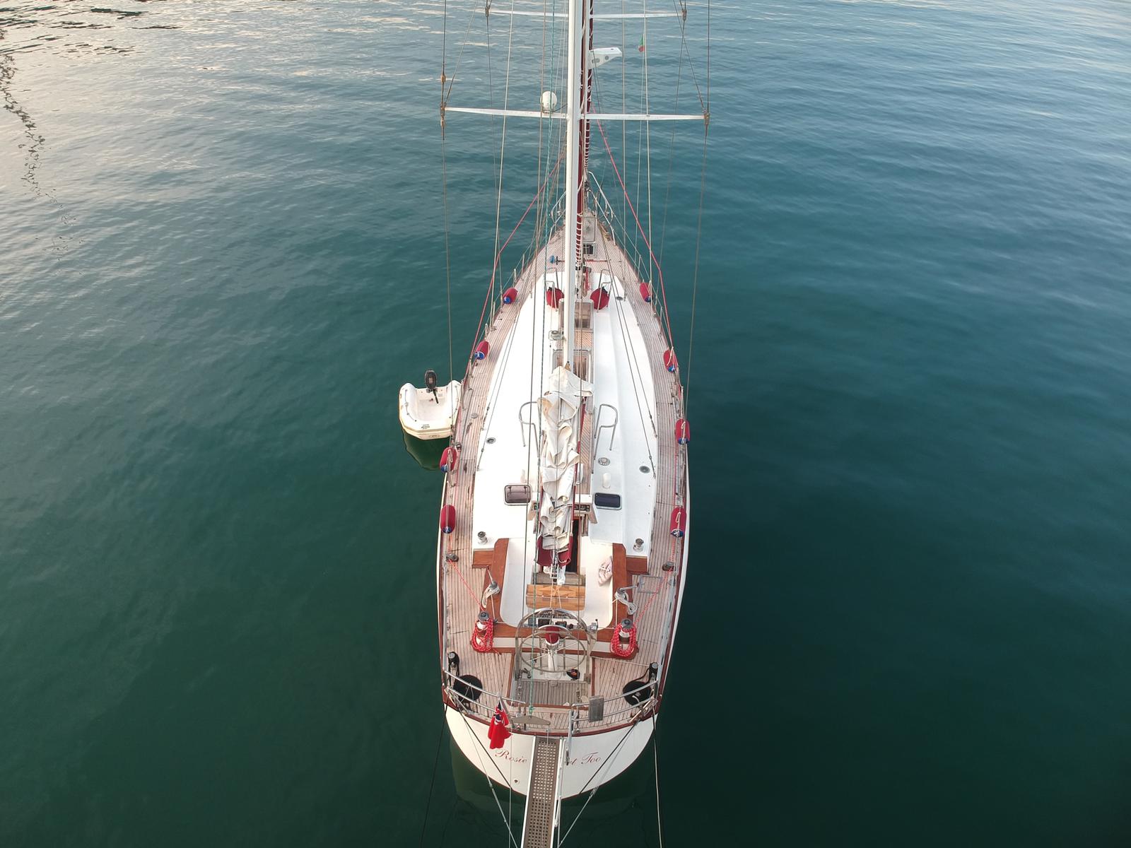 I Tedeschi promuovono le crociere all’Isola d’Elba organizzate dalla golettta Rosie Probert Too