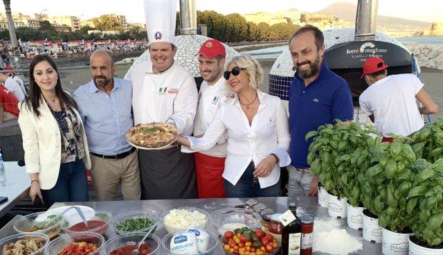 Dal Pizza Village è partita la Pizza “Scegli Napoli” 