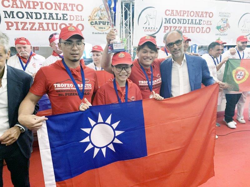 Successo al Pizza Village per il “XVIII Campionato del Mondo dei Pizzaiuoli” e il “Trofeo delle Nazioni”