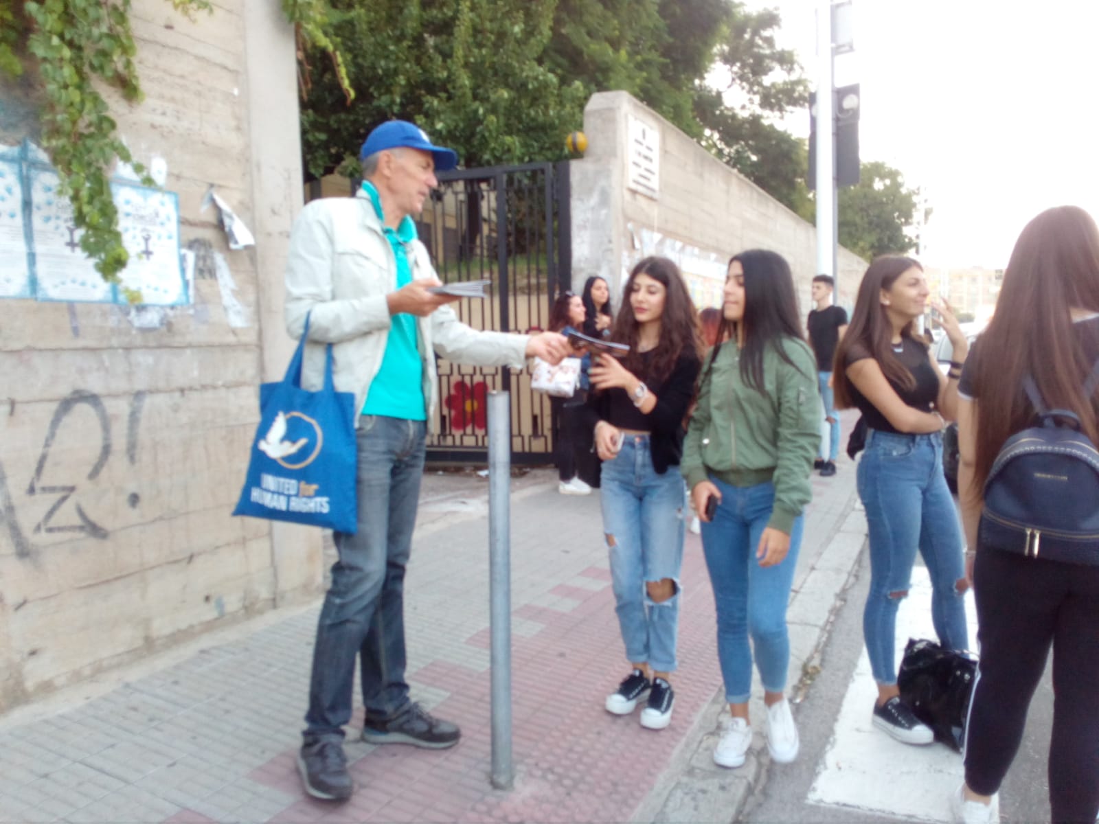 Lavorare in direzione del futuro promuovendo i DIRITTI UMANI nelle scuole.