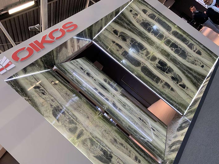 ANTOLINI RIVESTE LE ARCHITETTURE DI INGRESSO DI OIKOS A CERSAIE 2019 - LA PIETRA NATURALE PROTAGONISTA DI UNO STAND CHE DIVENTA GIOIELLO