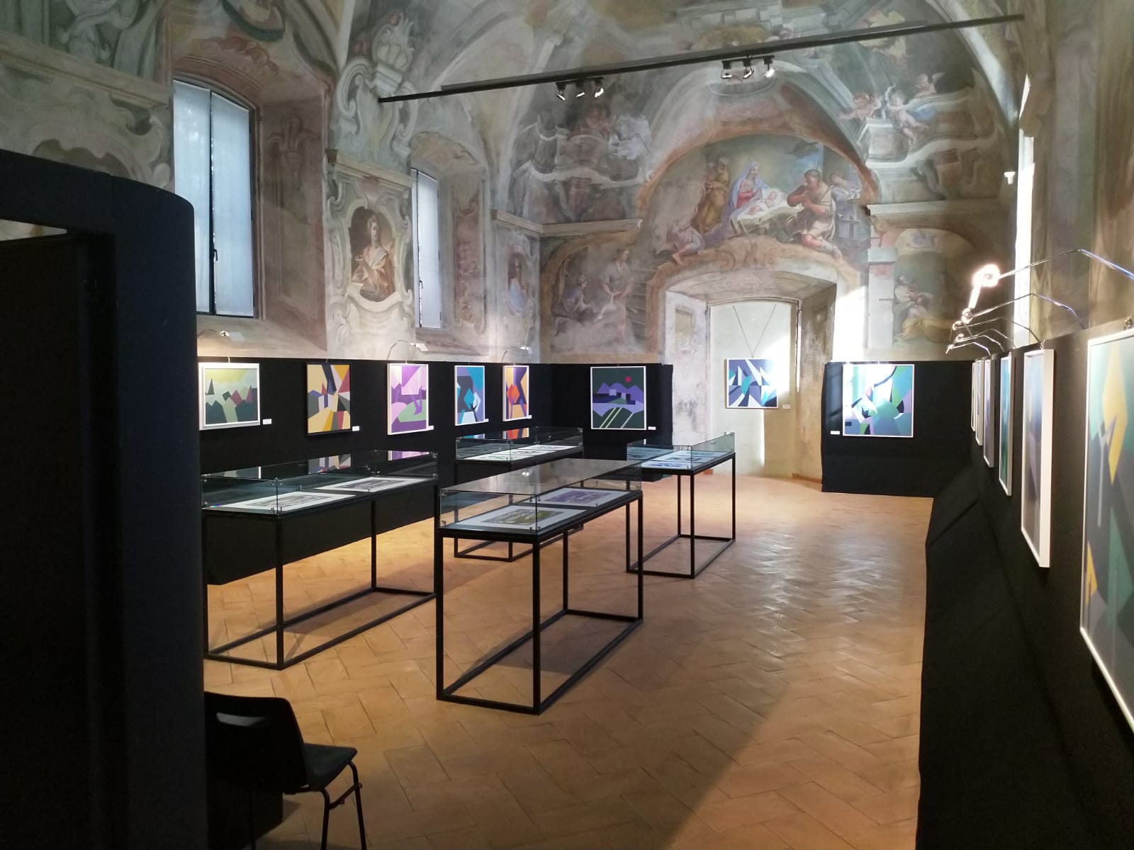 INAUGURATA A VARESE LA MOSTRA “PAESAGGI IMMAGINARI” DELLA PITTRICE FRANCA D’ALFONSO:  OPERE ASTRATTE CHE  SVILUPPANO  LE POTENZIALITA’ ESPRESSIVE DELLA FORMA E DEL COLORE ALLA RICERCA DELL’ESSENZIALE.