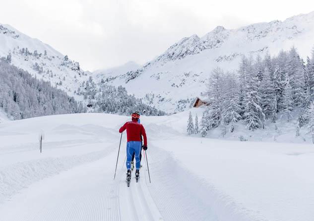 ANCHE KOWALCZYK ABBRACCIA “LA VENOSTA”. ESORDIO VISMA SKI CLASSICS DA URLO