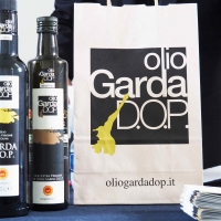  L’OLIO GARDA DOP PROTAGONISTA DELL’ALMANACCO DI OLIO OFFICINA MAGAZINE