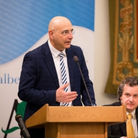 UN CANDIDATO AL NOBEL PER LA PACE AL PREMIO NAZIONALE ALBEROANDRONICO.