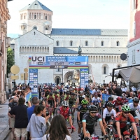 LA LEGGENDA DI GAUL SCOLPITA NELLA PIETRA. DA TRENTO AL MONTE BONDONE LA STORIA DEL CICLISMO