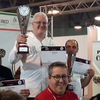 Francesco Modugno con la pizza Adamus si aggiudica il primo posto al Campionato internazionale di pizza italiana