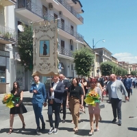 - Brusciano, Svolta la rituale uscita della Bandiera per la Questua del Giglio Gioventù. (Scritto da Antonio Castaldo)