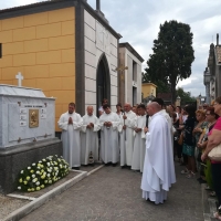 -Brusciano Don Salvatore Purcaro rende Omaggio alla Memoria dei Sacerdoti bruscianesi e celebra Messa per Mario Cerciello Rega il Carabiniere ucciso a Roma. (Scritto da Antonio Castaldo)