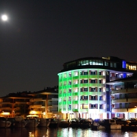 A Ferragosto tutti in bianco sul rooftop del Laguna Palace Hotel