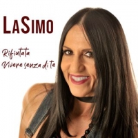 LaSimo: “Rifiutata” è il nuovo singolo della cantautrice, compositrice e conduttrice torinese