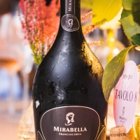 CANTINA MIRABELLA COMPIE 40 ANNI E SI REGALA IL NUOVO ROSÉ RISERVA