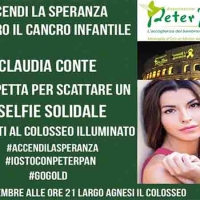 Selfie Solidale davanti al Colosseo Contro il Cancro Infantile