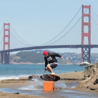 Grazie a Skimcorner.it arriva anche in Italia una novità per gli sport acquatici… lo Skimboard! 