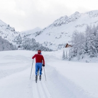 ANCHE KOWALCZYK ABBRACCIA “LA VENOSTA”. ESORDIO VISMA SKI CLASSICS DA URLO