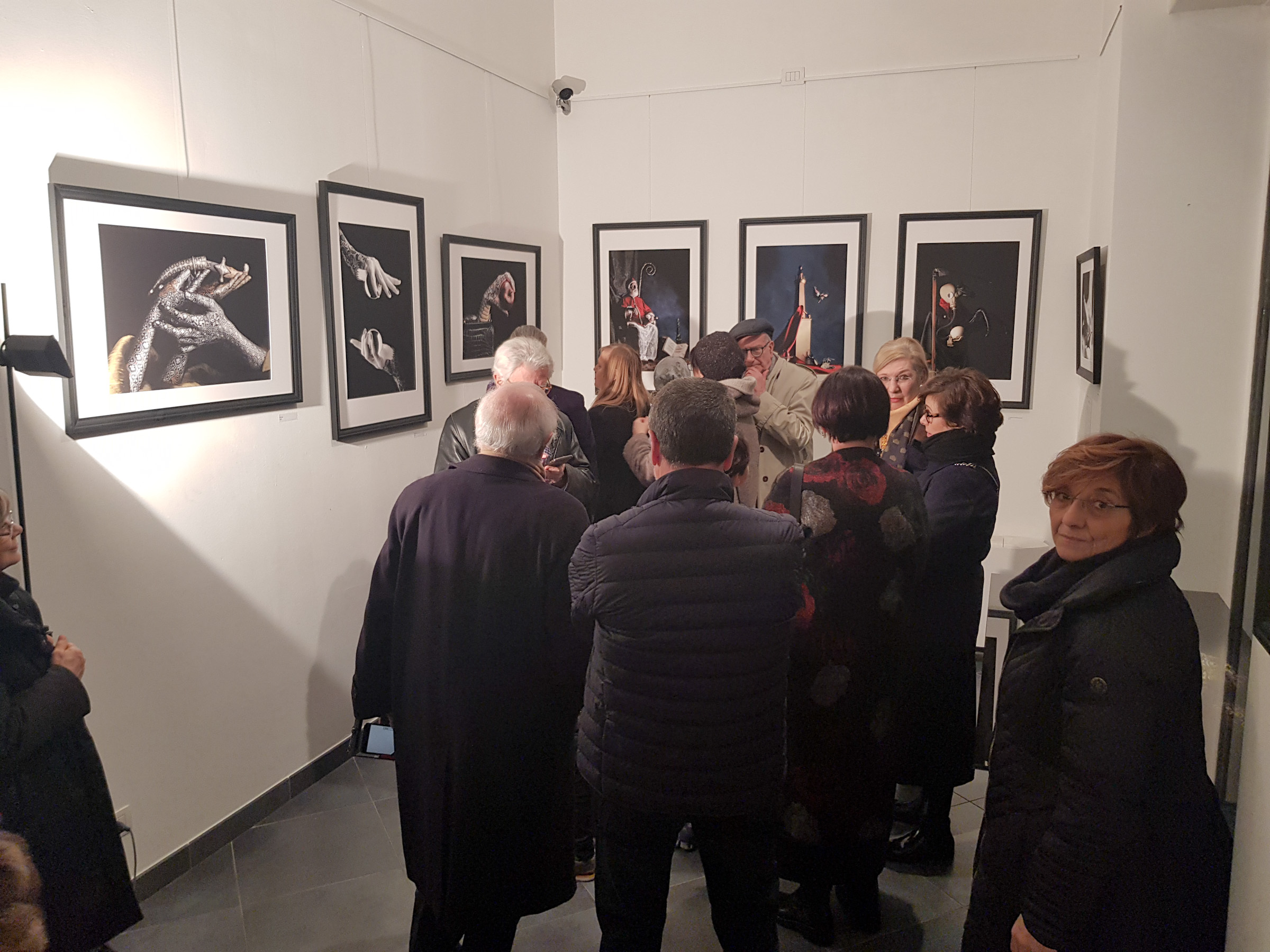 Luigi Gattinara: Milano Art Gallery colma di amici e commozione per l’ultima personale del fotografo