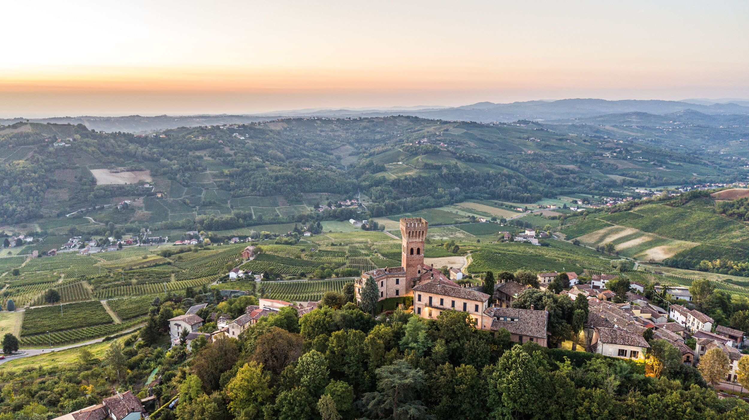 CASTELLO DI CIGOGNOLA E GAMBERO ROSSO INSIEME PER IL TRE BOTTIGLIE TOUR