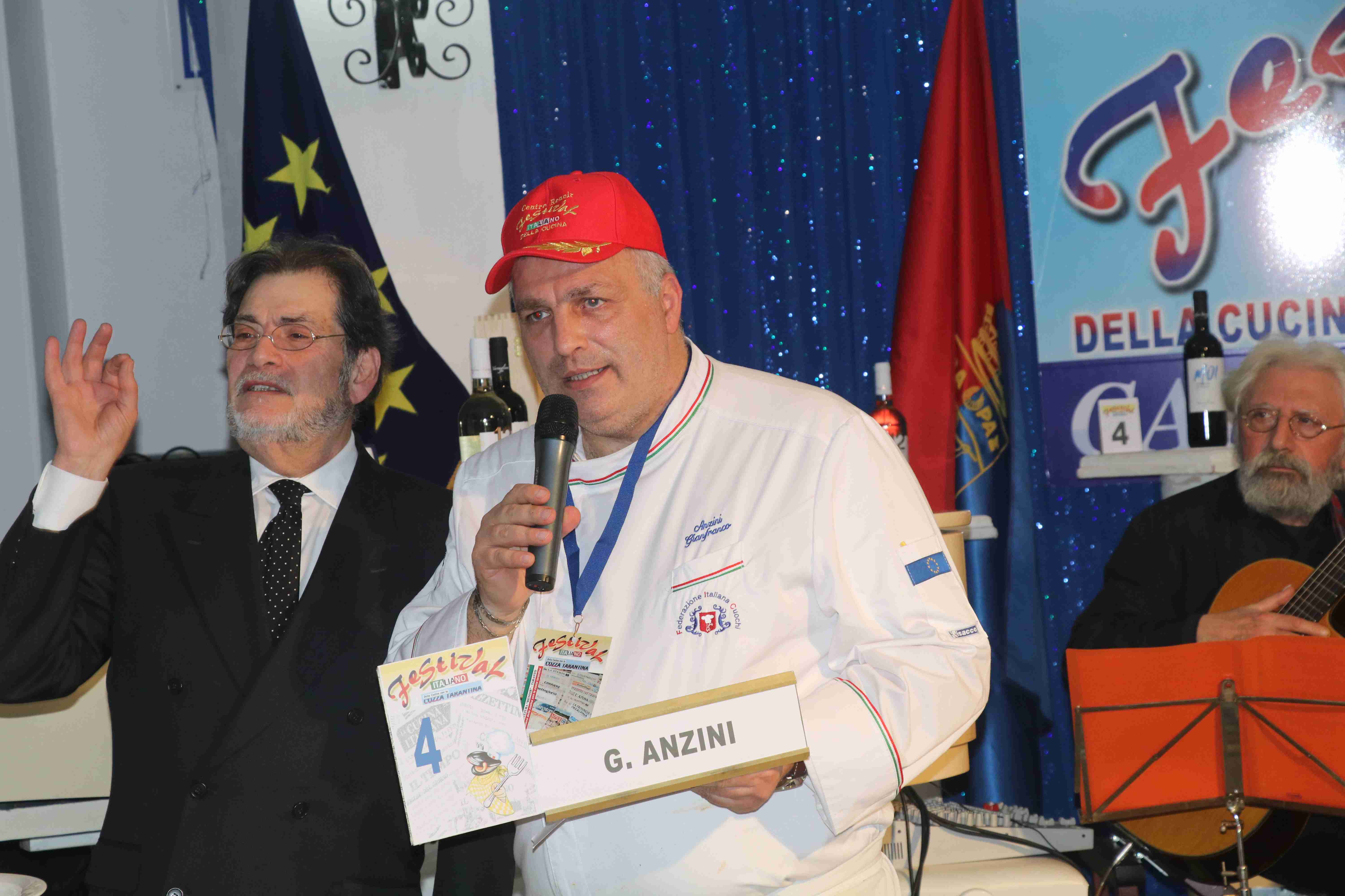 Lo chef napoletano  Gianfranco Anzini   vince a Gallipoli  la XX  edizione del Festival Italiano della Cucina con la Cozza tarantina   