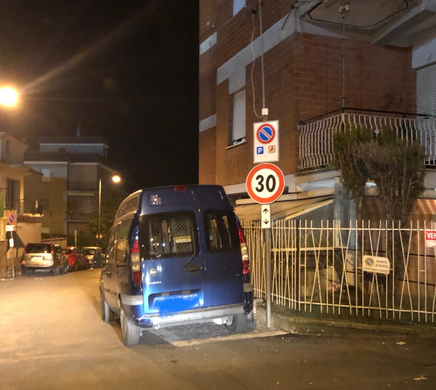 A Vicovaro marciapiedi al posto dei parcheggi per disabili