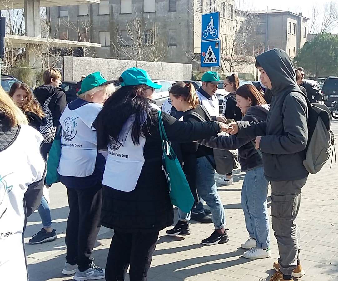 Cesenatico- i volontari “Mondo Libero dalla Droga” tanto successo per i ragazzi di altre due scuole.