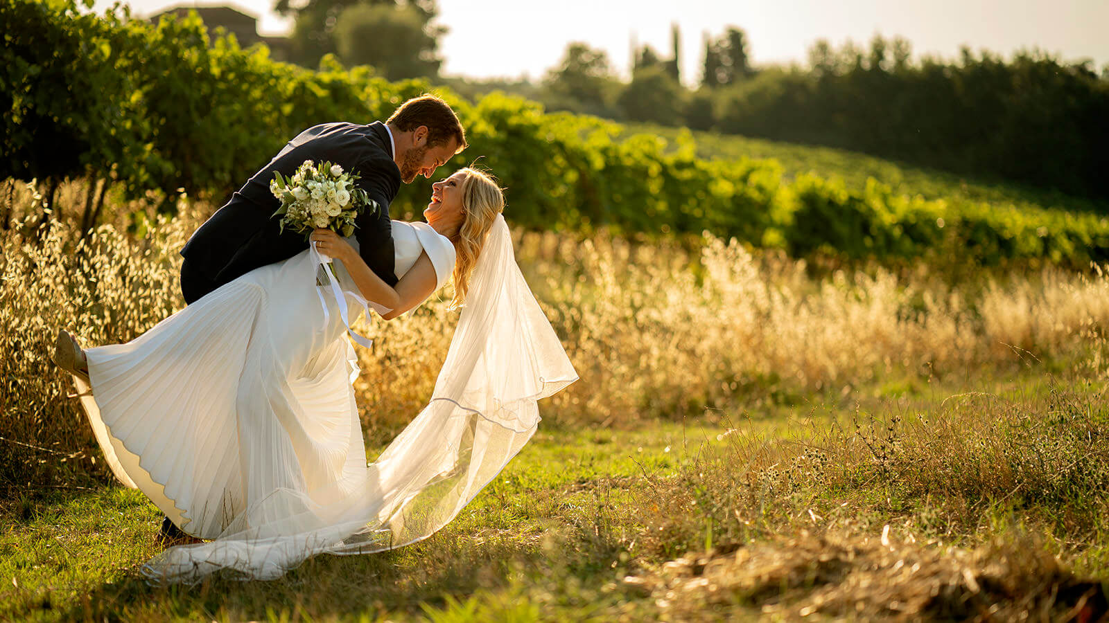 Perché dovresti assumere un fotografo di matrimoni professionista?