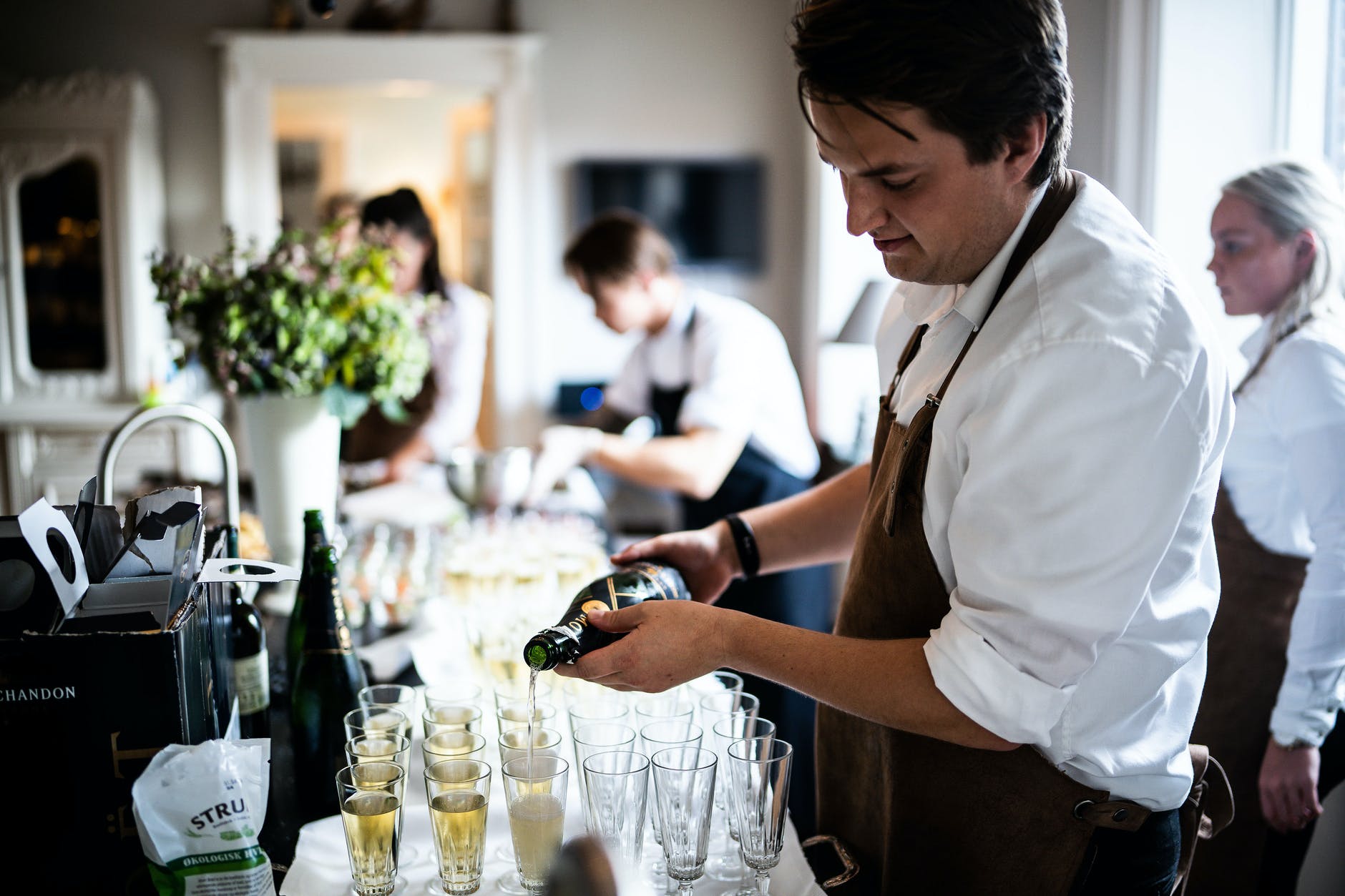 Annunci di lavoro - Ristorante cerca cameriere, ecco come candidarsi:La voce della Ristorazione