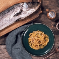 Pancetta o guanciale? Per il Carbonara Day arriva l’alternativa – a base di pesce – “targata” Fish from Greece, che #restaacasa con noi,  continuando a offrirci tutto il gusto e la qualità dei suoi prodotti