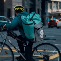 Rancilio Cube e Yakkyofy, insieme per la sicurezza dei rider di Deliveroo.