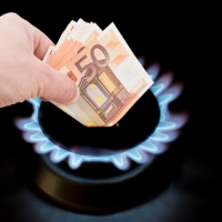 Bollette: da marzo a maggio calo del 7,2% per la luce e del 10% per il gas