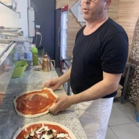 Nel casertano la vita riprende con la buona pizza napoletana