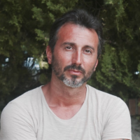 DANIELE FORTUNATO:  “LE PRIME PAGINE”   è il nuovo singolo del cantautore romagnolo d’adozione che anticipa il concept album “QUEL FILO SOTTILE”  