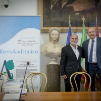 DA TUTTO IL MONDO IN COLLEGAMENTO CON IL  CAMPIDOGLIO PER ALBEROANDRONICO