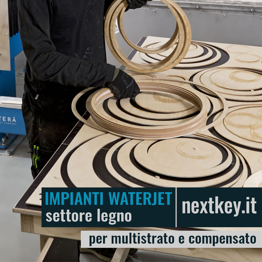 Taglio waterjet a getto d’acqua per pannelli in legno compensato