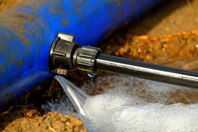 Chi paga la bolletta se si rompe il tubo dell'acqua