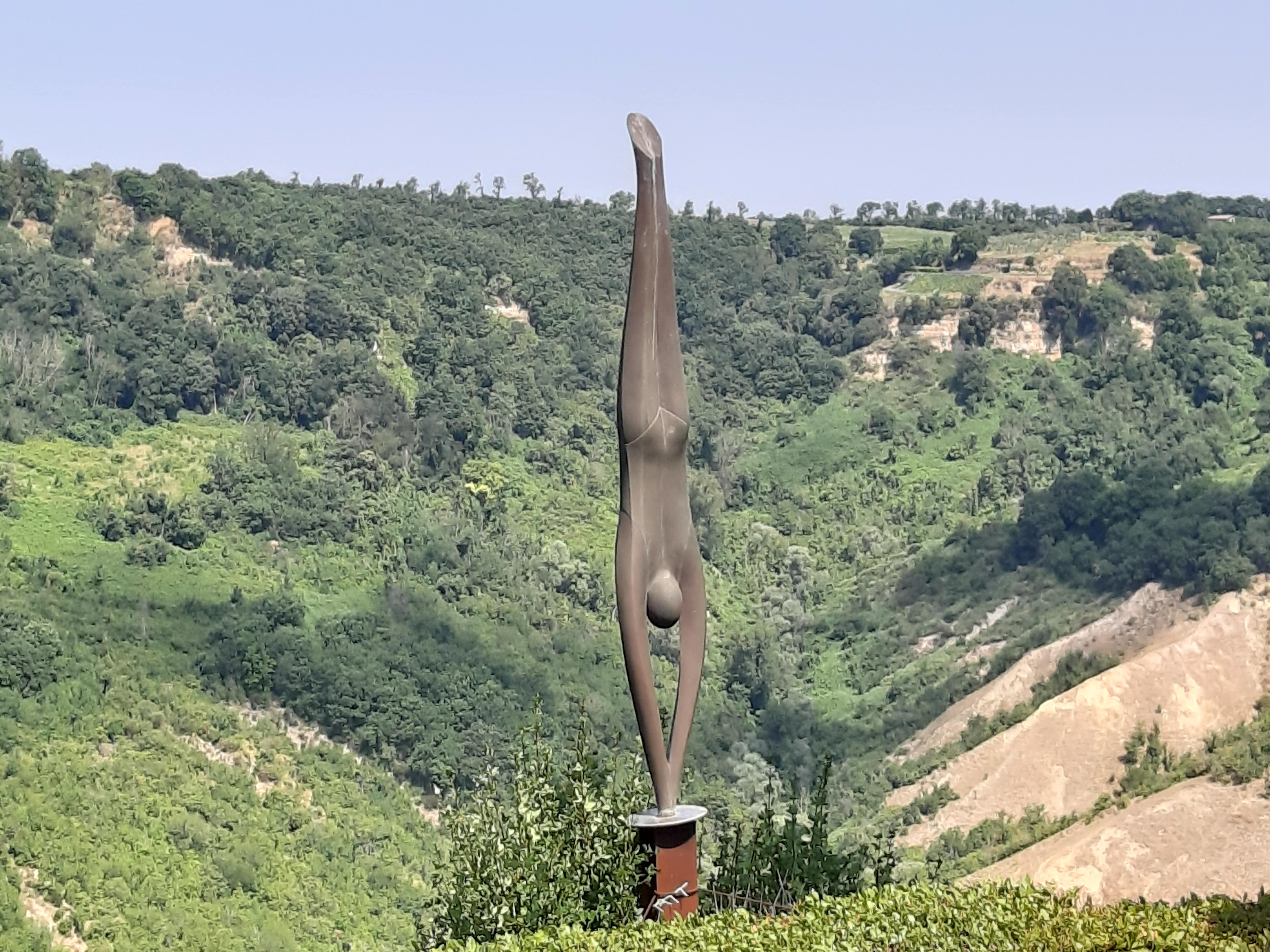 Fuori Roma, un viaggio fisico e spirituale alla scoperta del Lazio fra borghi, itinerari naturalistici e luoghi del mistero.