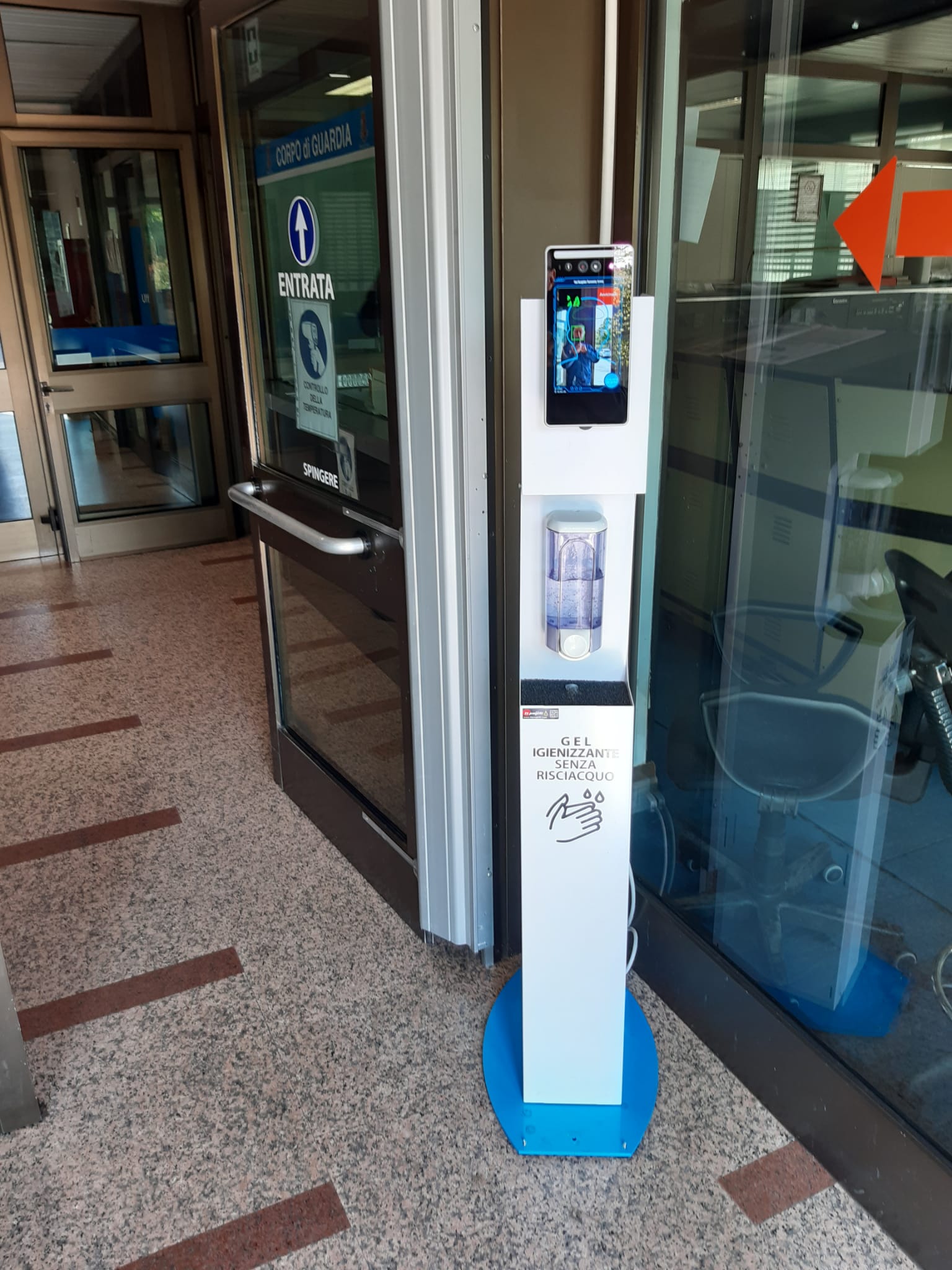 PISTOLE TERMO SCANNER E COLONNINE ANTI-COVID INSTALLATE IN QUESTURA A VICENZA