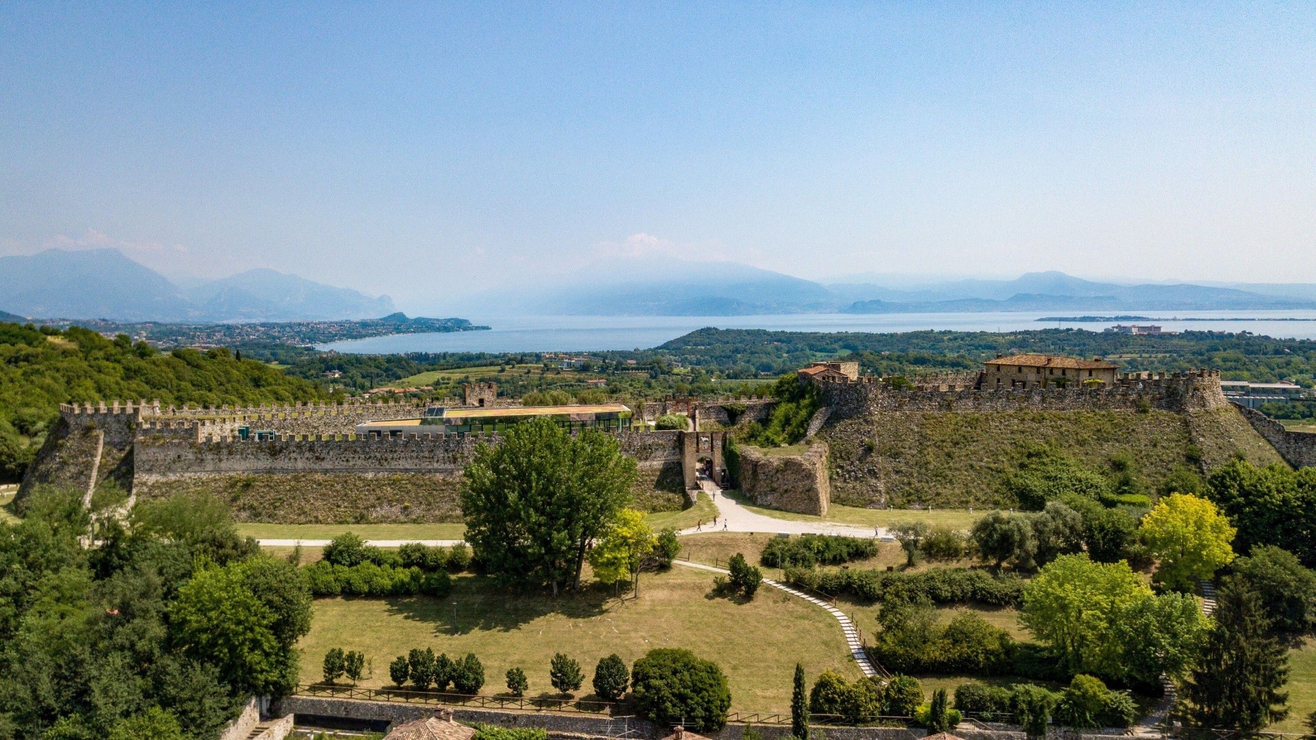 Lonato del Garda – Passeggiata naturalistica tra flora e fauna della Fondazione Ugo Da Como, fra i giardini della Casa Museo del Podestà e il parco della Rocca.