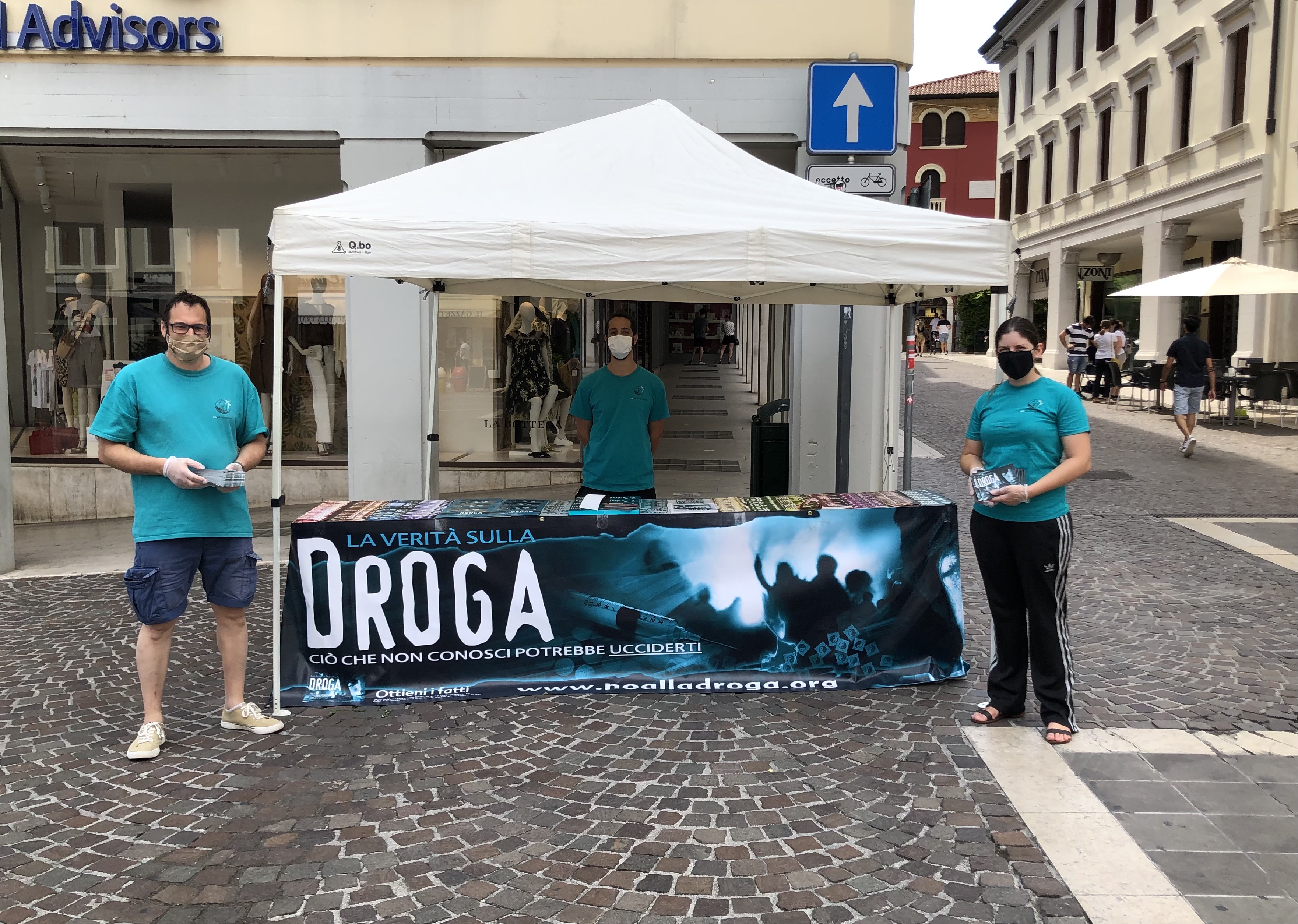 Riprendono gli stand in piazza dei volontari di Dico No alla droga