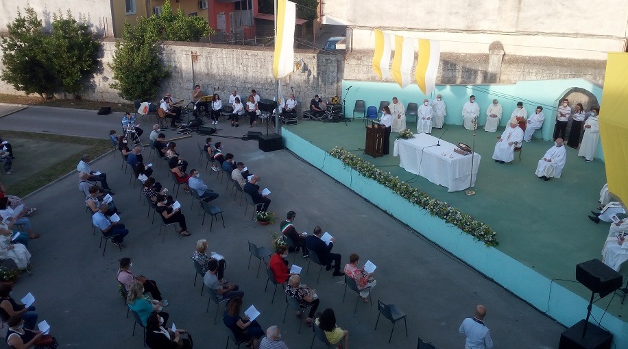 -Mariglianella,  Amministrazione Comunale al 50° Anniversario di Sacerdozio di Don Ginetto De Simone.