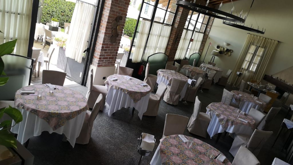 Domani sera a Segrate: cena in bianco al ristorante Cascina Ovi