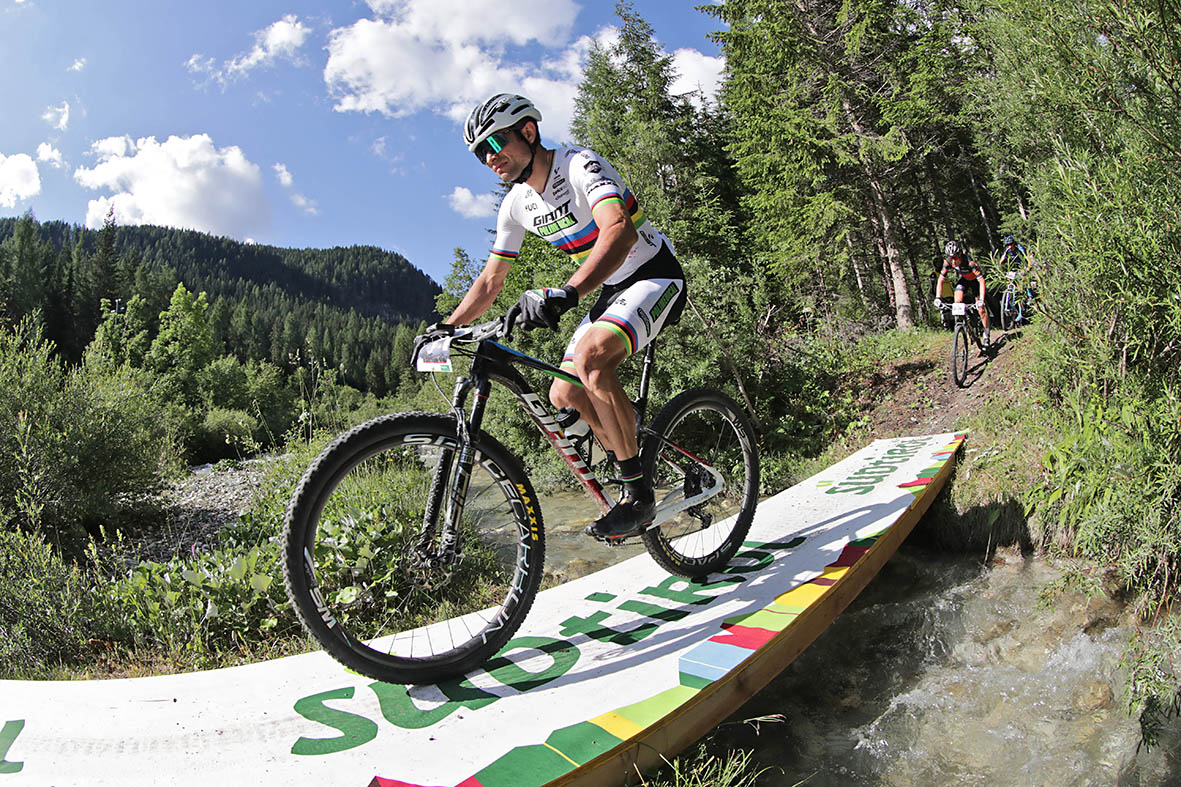 A VILLABASSA BRILLA L’IRIDE DI LEO PAEZ. DOLOMITI SUPERBIKE VERO FESTIVAL MTB