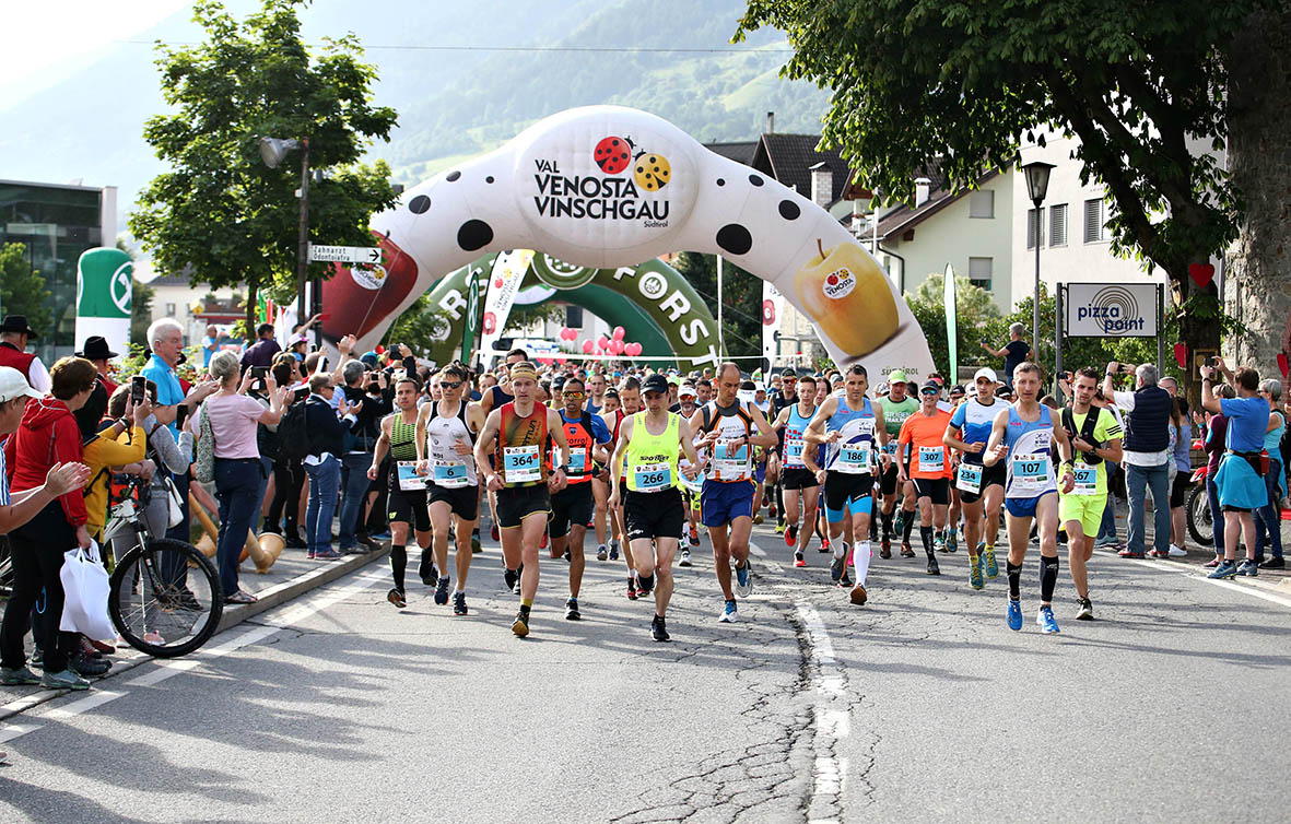 FESTIVAL DI CORSA SULLO STELVIO. IN 400 PER LA ‘STELVIO MARATHON’