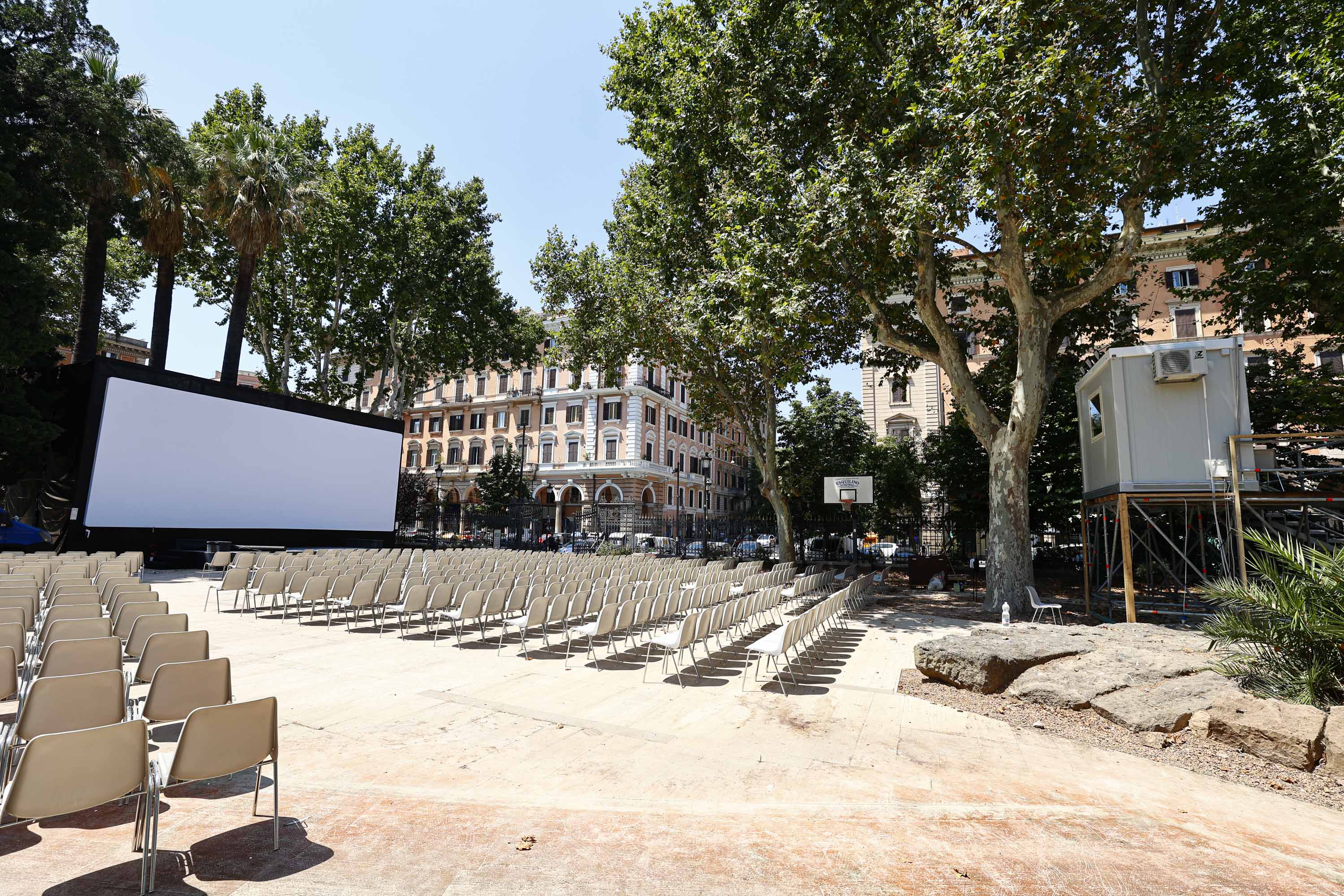 NOTTI DI CINEMA A PIAZZA VITTORIO