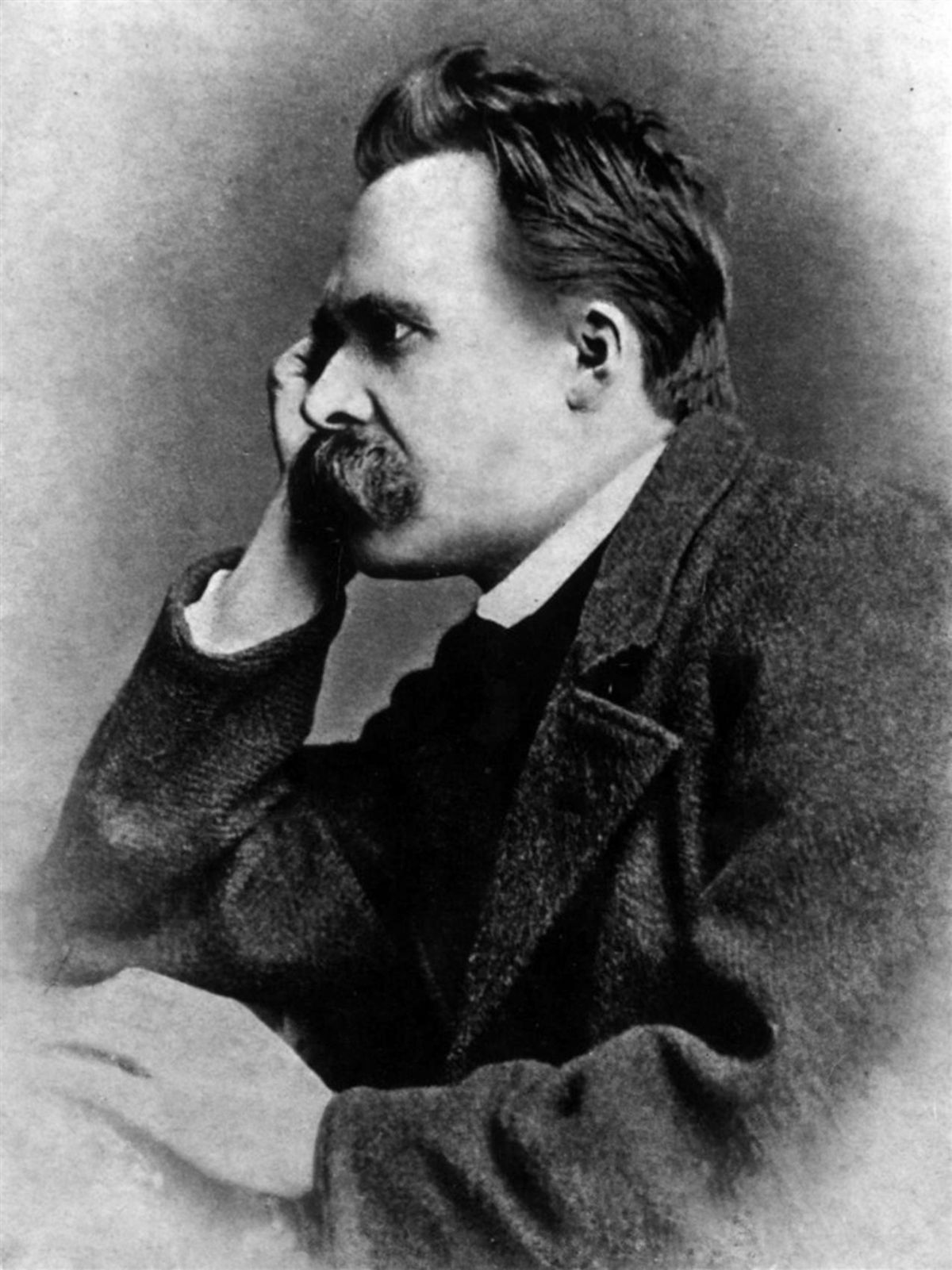 Nietzsche e la dissacrazione dei valori, nel 121esimo anniversario della sua morte. 