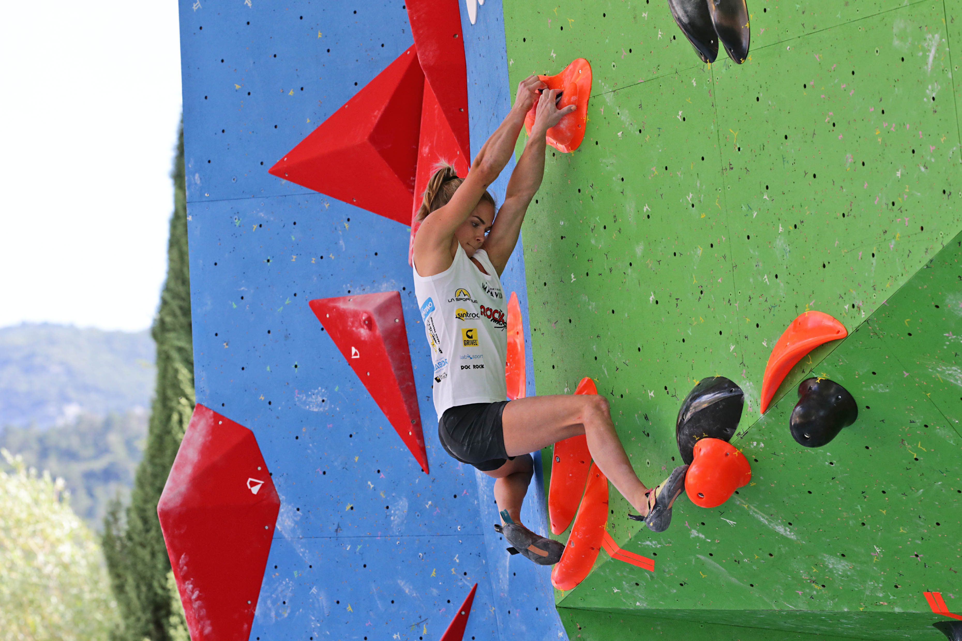 LAURA ROGORA, UN TOP DOPO L’ALTRO. AD ARCO IL KO BOULDER INCORONA LA POLIZIOTTA