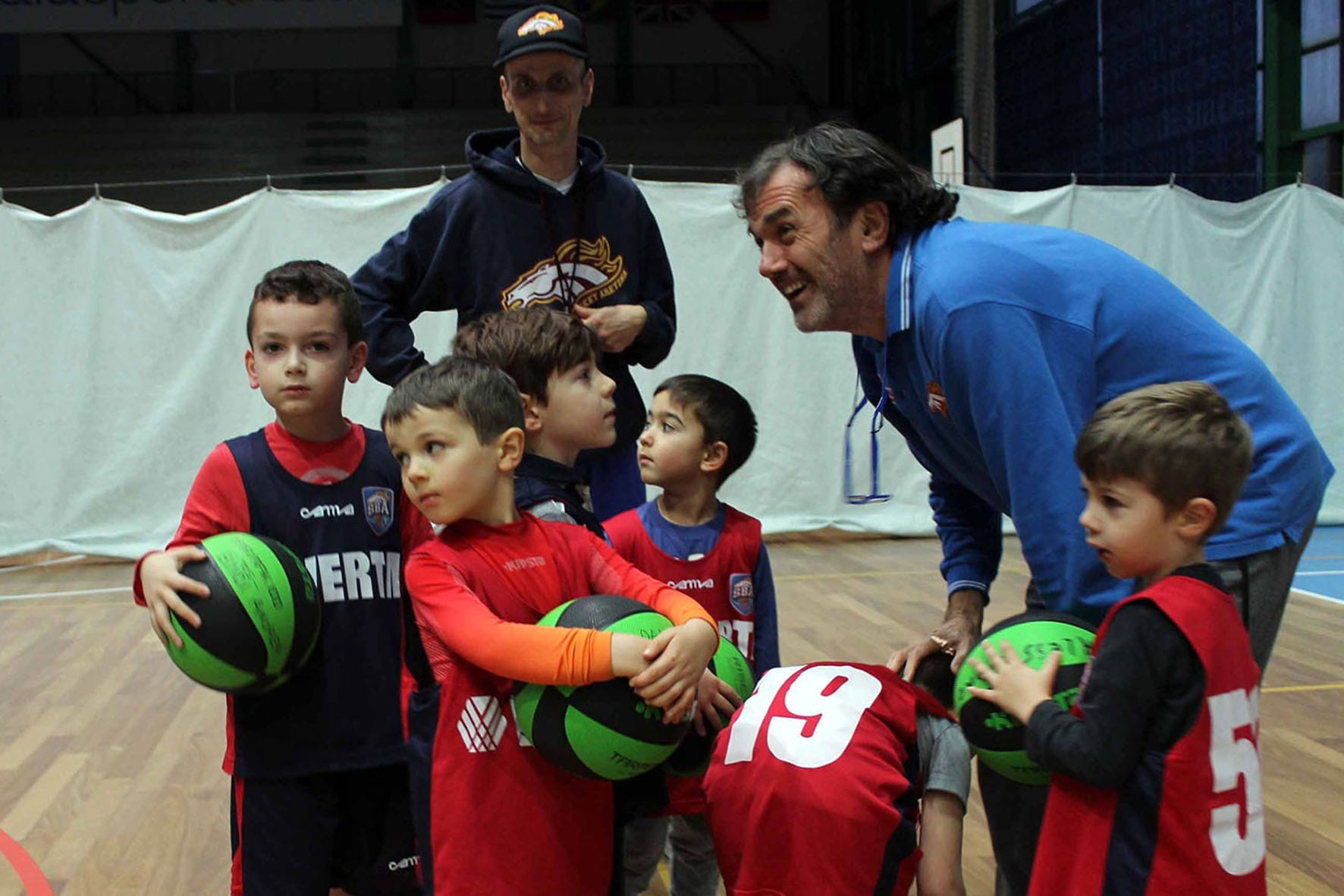 Bambini e bambine alla scoperta del basket con la Scuola Basket Arezzo