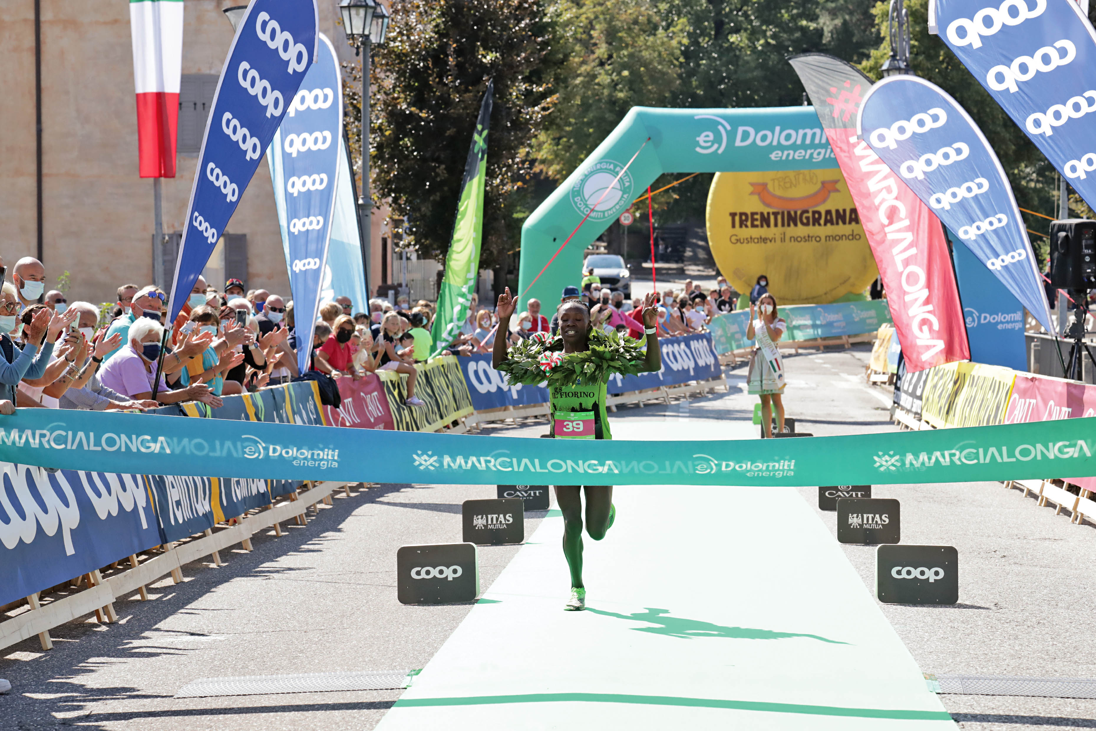 Mathew e Veronicah, keniani d'oro. Marcialonga Running Coop corre veloce