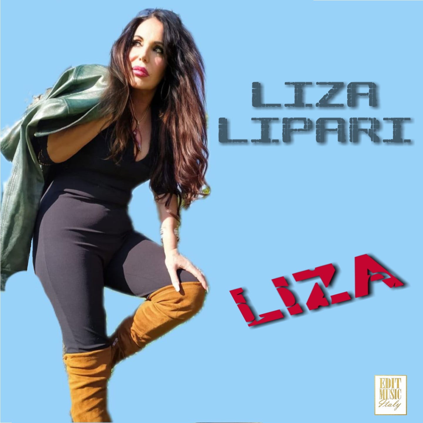 Liza Lipari allo specchio.