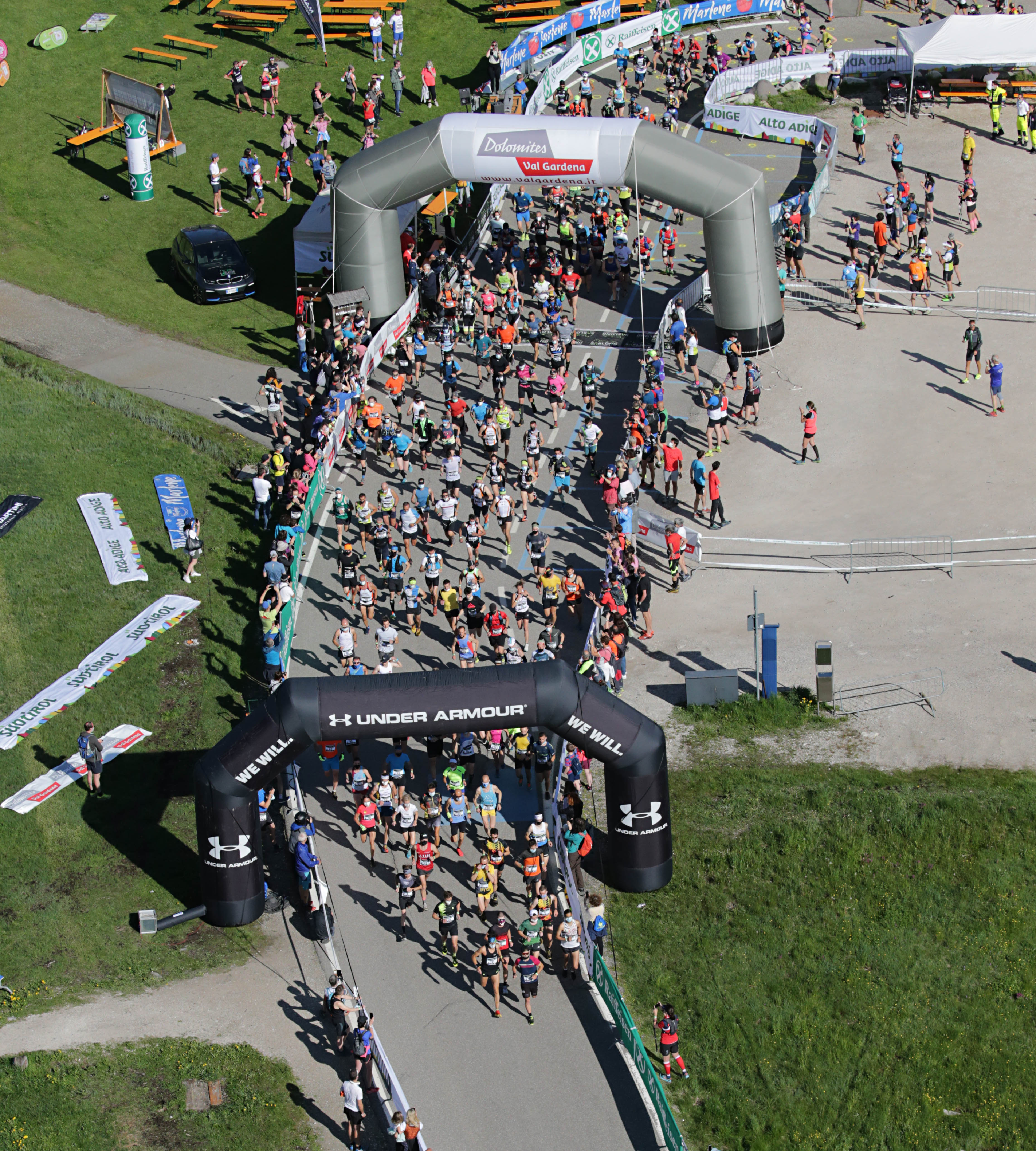 Il Sassolungo fa l'occhiolino ai runners. La 4.a Dolomites Saslong HM l'11 giugno 